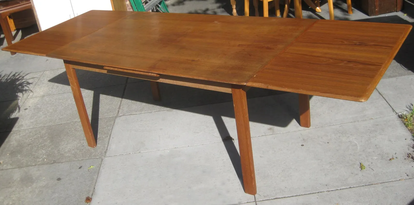 teak dining table