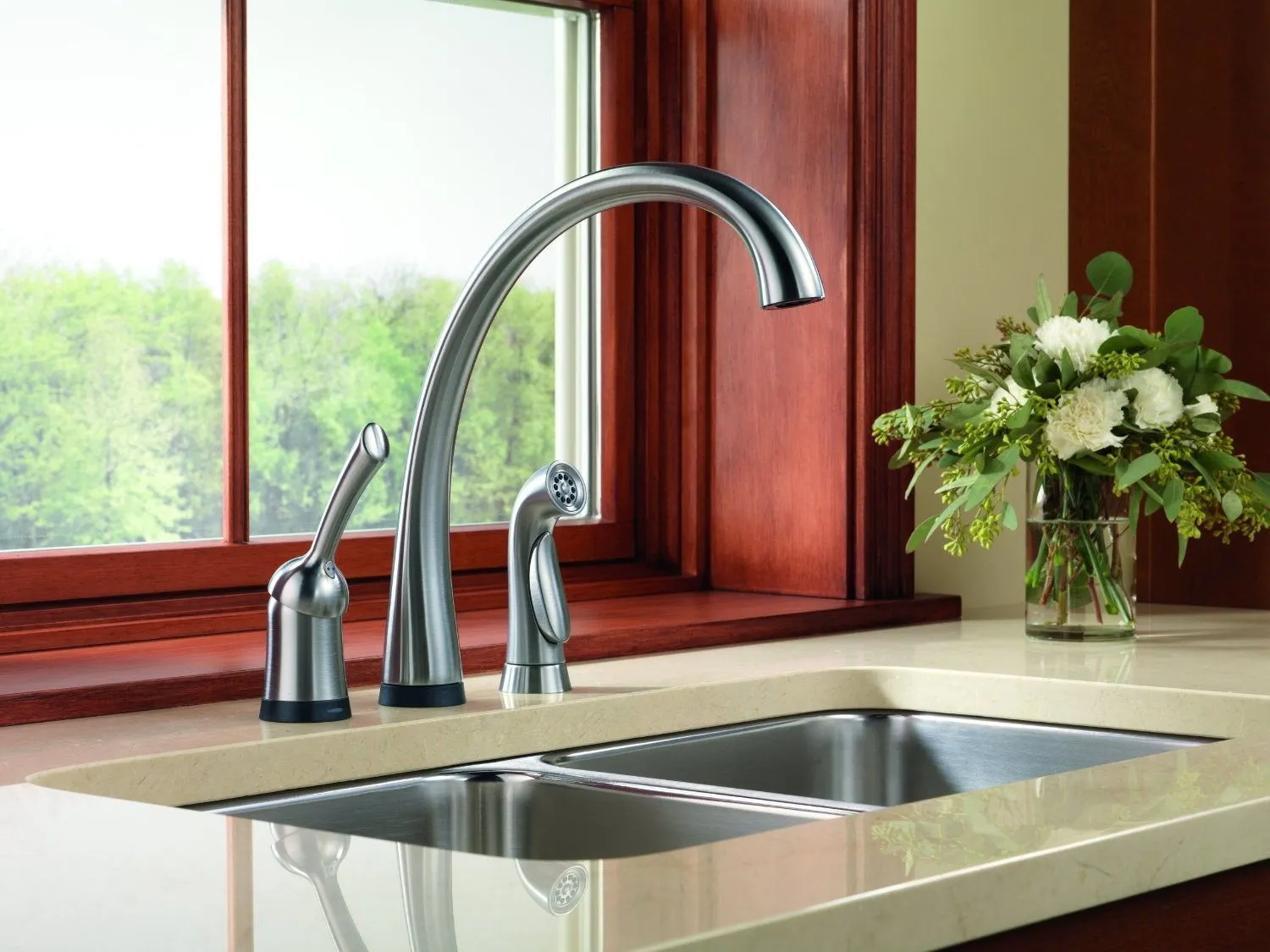 delta touchless kitchen faucet