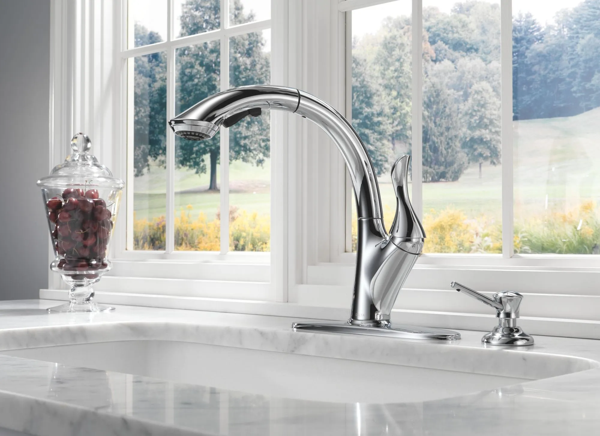 kitchen faucets delta