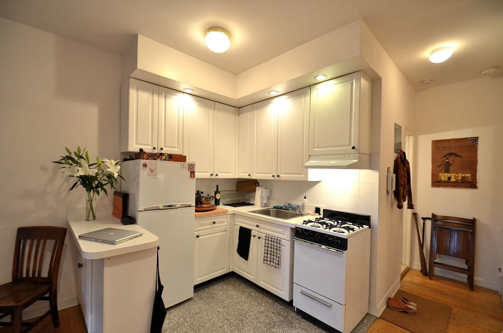 kitchens white cabinets