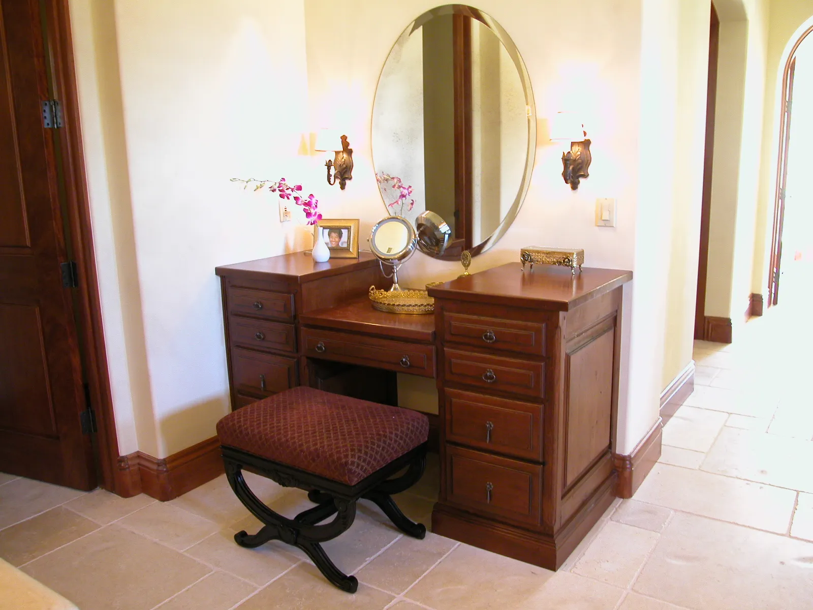 modern makeup vanity table