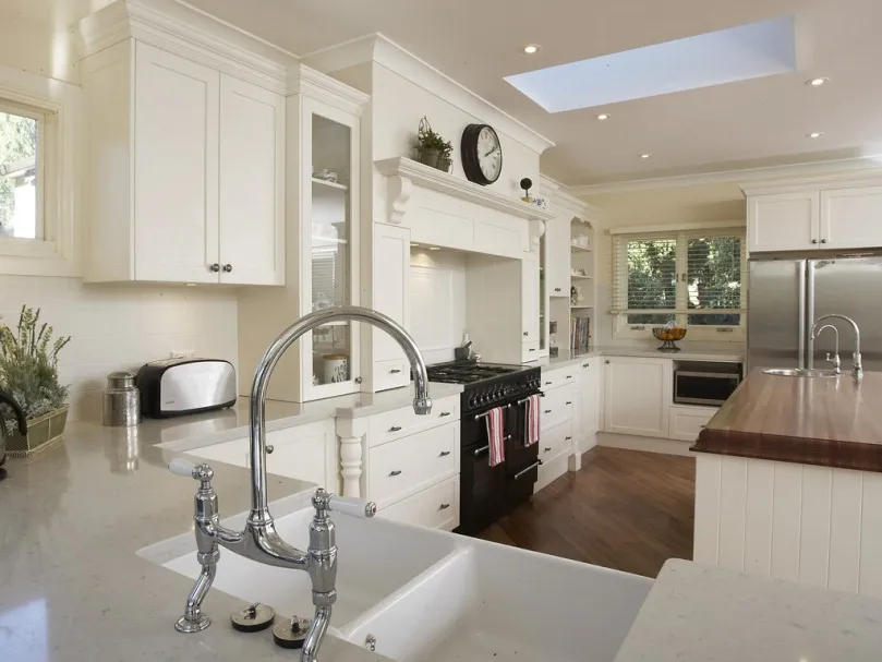 white cabinets kitchen