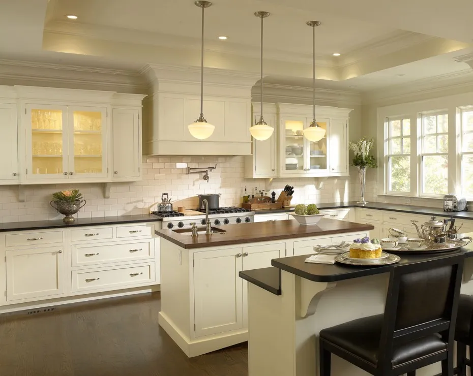 white kitchen cabinets design