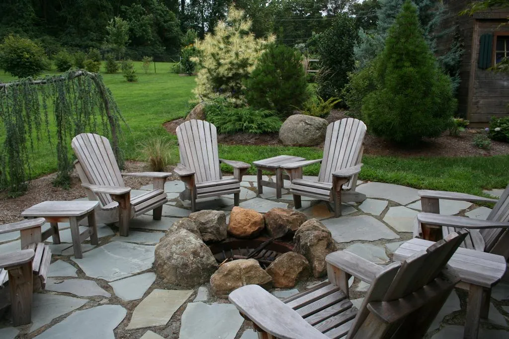 flagstone patio fire pit